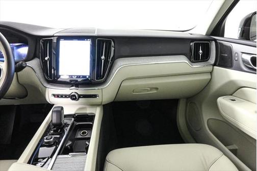 2025 Volvo XC60 Plug-In Hybrid T8 Plus