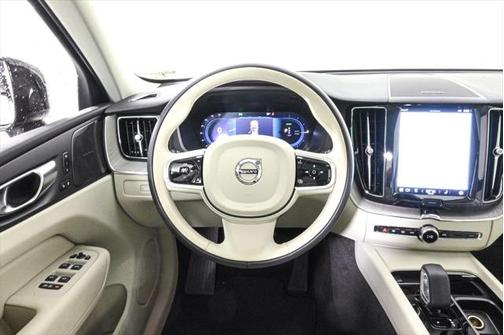 2025 Volvo XC60 Plug-In Hybrid T8 Plus