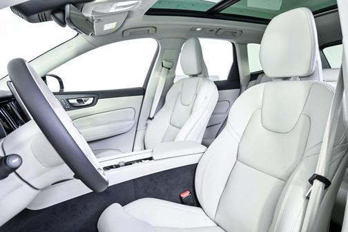 2026 Volvo XC60 B5 Ultra