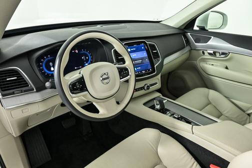 2024 Volvo XC90 B5 Core Bright Theme