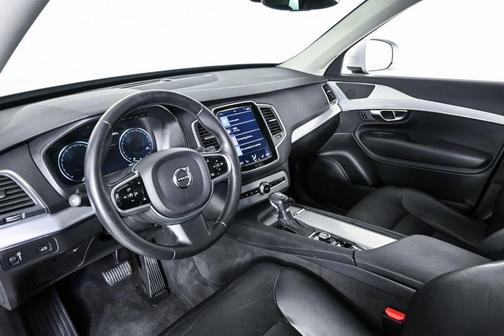 Bright Silver Metallic 2018 Volvo XC90 T6 Momentum