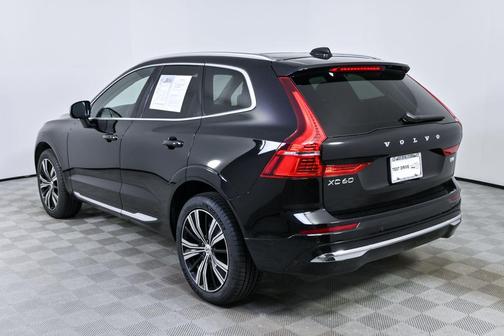 Onyx Black Metallic 2023 Volvo XC60 B5 Ultimate Bright Theme