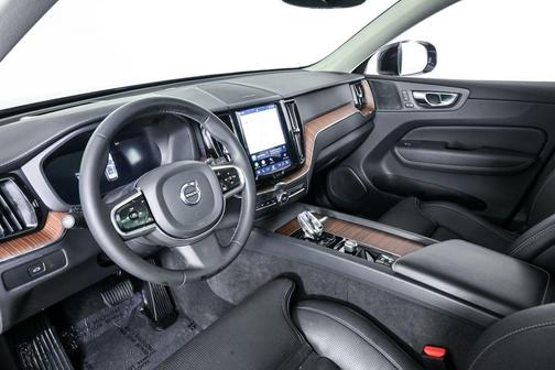 Onyx Black Metallic 2023 Volvo XC60 B5 Ultimate Bright Theme