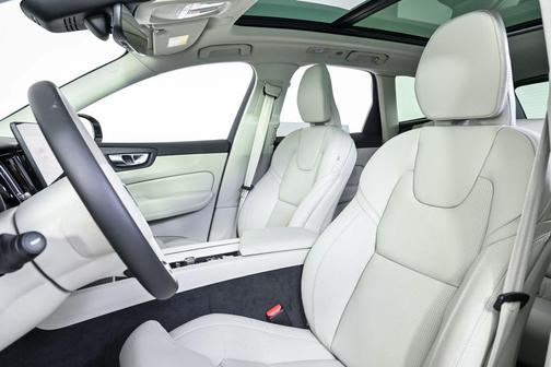 2026 Volvo XC60 B5 Ultra