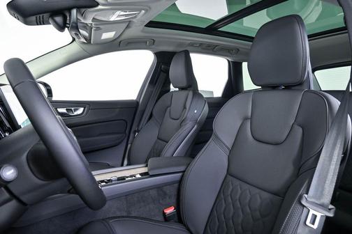 Crystal White Metallic 2026 Volvo XC60 B5 Plus
