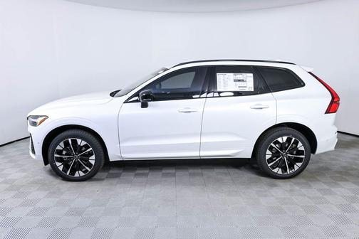 Crystal White Metallic 2026 Volvo XC60 B5 Plus