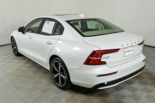 2023 Volvo S60 B5 Core Dark Theme