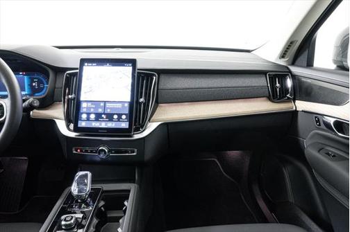 2025 Volvo XC90 Plug-In Hybrid T8 Plus 6-Seater