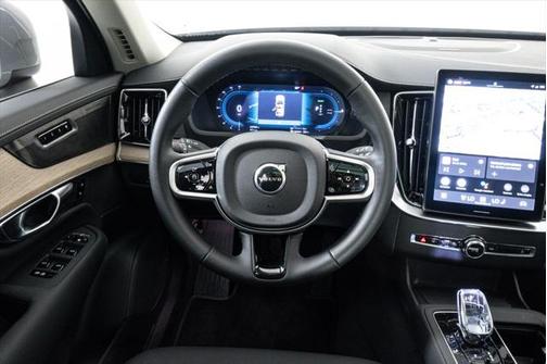 2025 Volvo XC90 Plug-In Hybrid T8 Plus 6-Seater