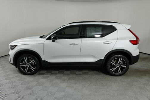 2026 Volvo XC40 B5 Core