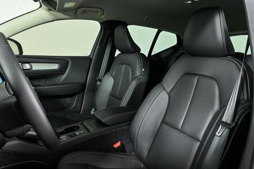 2026 Volvo XC40 B5 Core