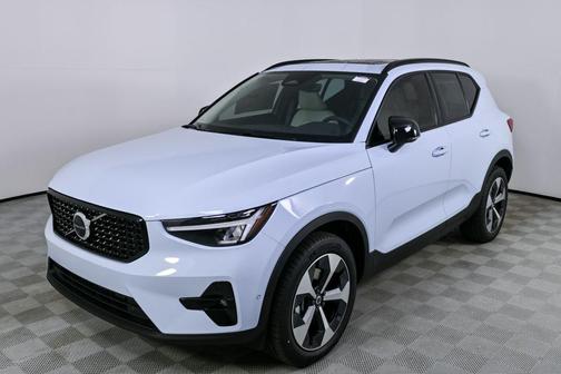 2026 Volvo XC40 B4 Plus