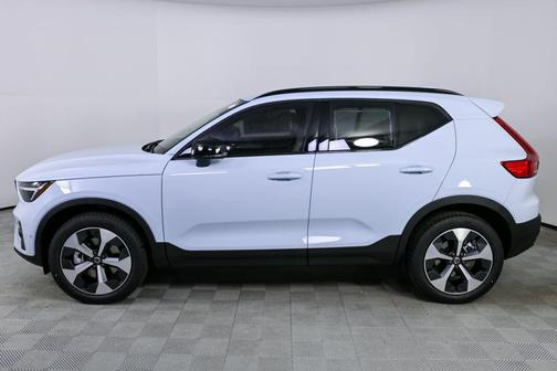 2026 Volvo XC40 B4 Plus