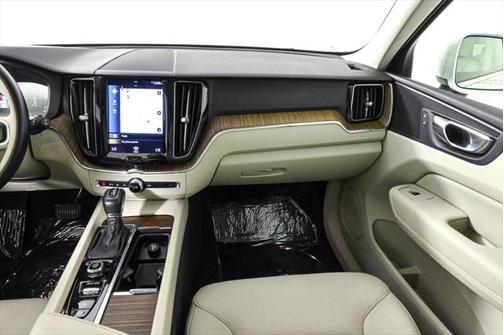 2021 Volvo XC60 T5 Momentum
