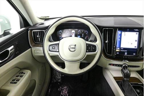 2021 Volvo XC60 T5 Momentum
