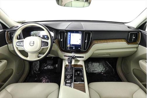2021 Volvo XC60 T5 Momentum