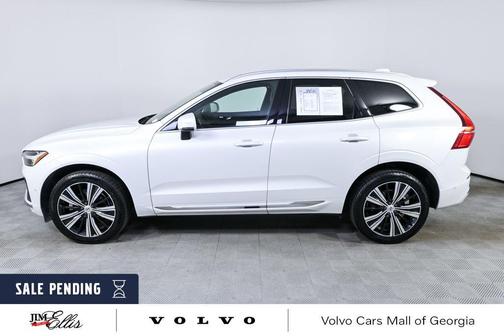 Crystal White Metallic 2023 Volvo XC60 B5 Plus Bright Theme