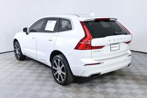 Crystal White Metallic 2018 Volvo XC60 T6 Inscription