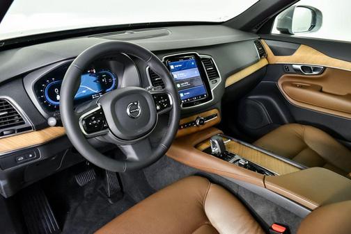 2024 Volvo XC90 Recharge Plug-In Hybrid T8 Plus Bright Theme 7-Seater