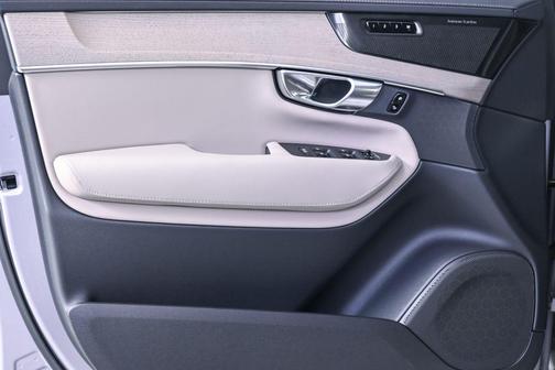 Aurora Silver 2026 Volvo XC90 Plus, B6 AWD Gas (mild hybrid), Gasoline, Bright, 7 Seats