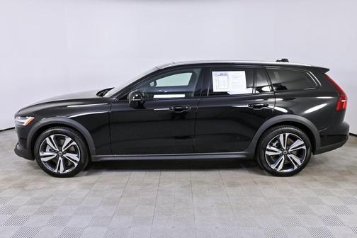 2025 Volvo V60 Cross Country Plus, B5 AWD Gas (mild hybrid)