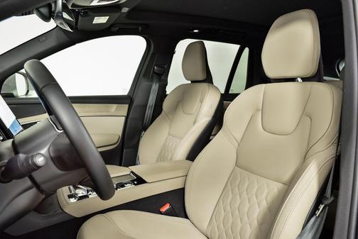 2025 Volvo XC90 B6 Plus 7-Seater