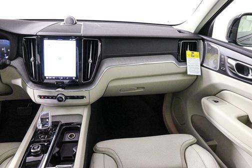2025 Volvo XC60 B5 Ultra