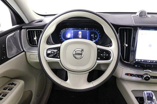 2025 Volvo XC60 B5 Ultra