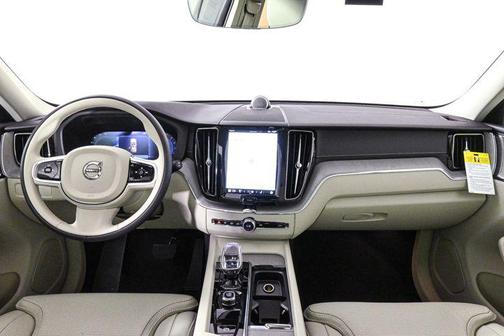 2025 Volvo XC60 B5 Ultra