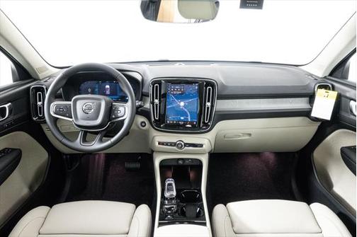 2025 Volvo XC40 B5 Plus Bright Theme