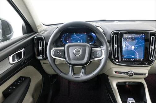 2025 Volvo XC40 B5 Plus Bright Theme