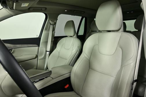 2024 Volvo XC90 B6 Ultimate Bright Theme 7-Seater