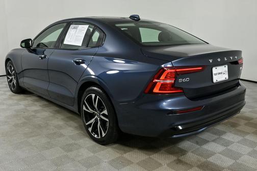 2024 Volvo S60 B5 Plus Dark Theme
