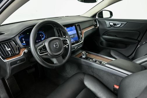2024 Volvo S60 B5 Plus Dark Theme