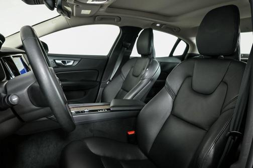 2024 Volvo S60 B5 Plus Dark Theme