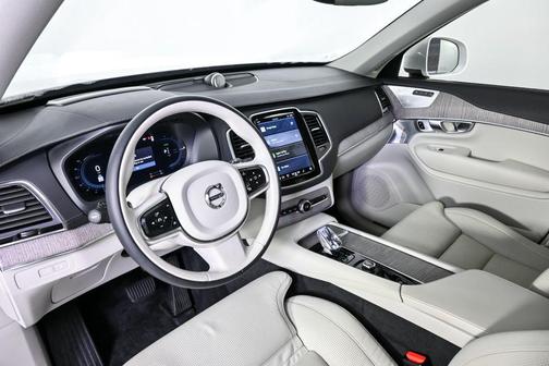 2024 Volvo XC90 Recharge Plug-In Hybrid T8 Ultimate Bright Theme 7-Seater