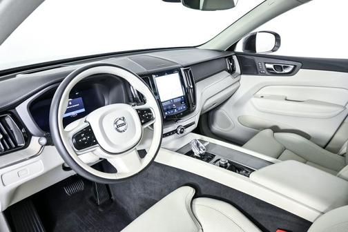 Platinum Grey Metallic 2023 Volvo XC60 B5 Ultimate Bright Theme