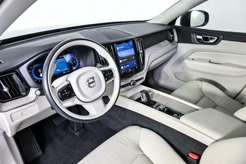 2023 Volvo XC60 B5 Plus Bright Theme