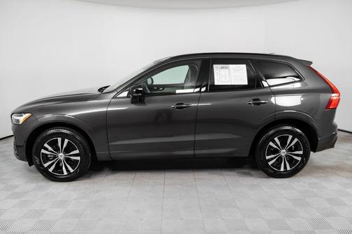 2024 Volvo XC60 B5 Core Dark Theme