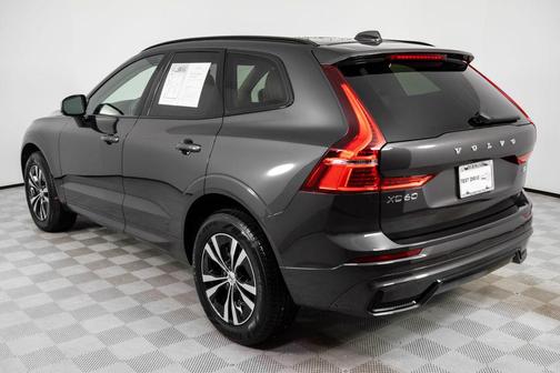 2024 Volvo XC60 B5 Core Dark Theme