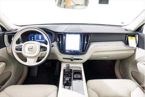 2025 Volvo XC60 Plus