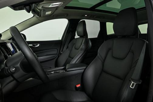 2025 Volvo XC60 Plus