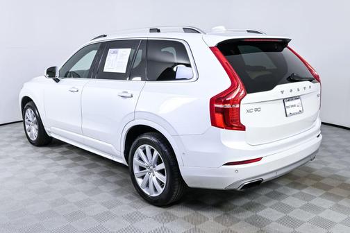 2019 Volvo XC90 T6 Momentum