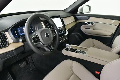 2025 Volvo XC90 B5 Plus 7-Seater