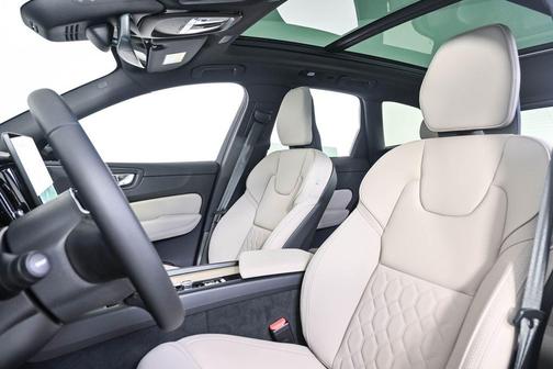 Crystal White Metallic 2026 Volvo XC60 B5 Core