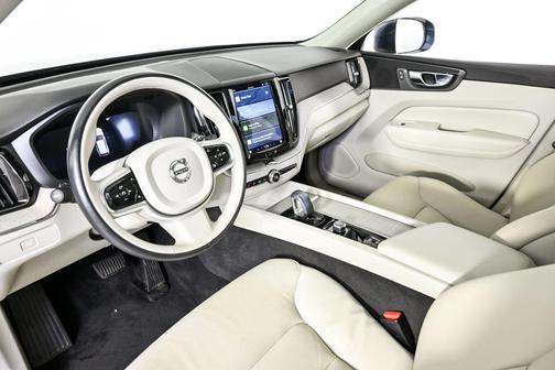 2023 Volvo XC60 B5 Plus Bright Theme