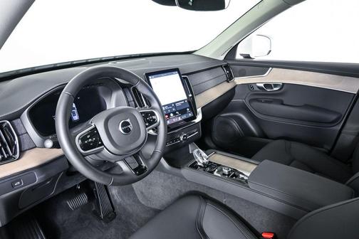 Crystal White Pearl 2026 Volvo XC90 Core, B5 AWD Gas (mild hybrid), Gasoline, Bright, 7 Seats