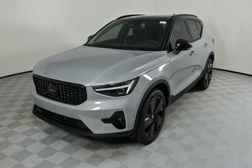 2026 Volvo XC40 B5 Ultra Black Edition