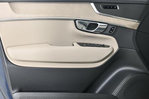 2026 Volvo XC90 B6 Plus 6-Seater