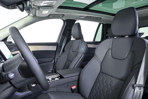 Crystal White Pearl 2026 Volvo XC90 Plus, B6 AWD Gas (mild hybrid), Gasoline, Bright, 7 Seats